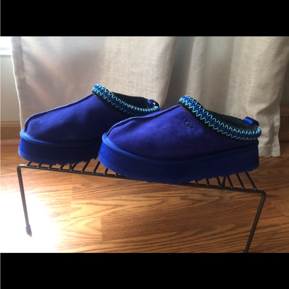 UGG TAZZ PLATFORM.WOMENS  SIZE 8